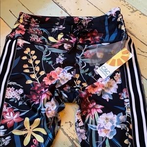 C&C leggings floral with stripe accent size Small